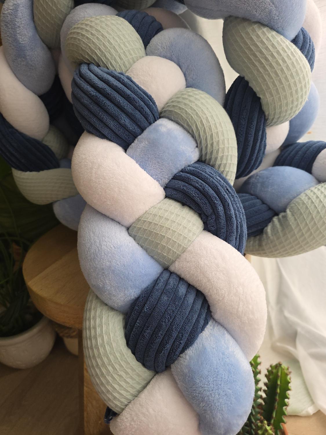 Tresse de lit 4 brins vert d'eau doudou blanc et bleu et côtelé marine 2.4m